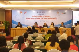 Quỹ học bổng Vừ A Dính – Hành trình 20 năm lên rừng xuống biển