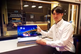 Samsung thành công tạo ra màn hình 15.6 inch UHD OLED cho laptop
