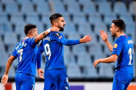 Các đội bóng lớn sớm giành quyền đi tiếp ở Europa League