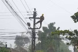 Thừa Thiên Huế: Khắc phục sự cố điện sau mưa bão