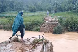 Mưa lớn trên diện rộng, nhiều địa phương ở Bắc Trung Bộ bị ngập lụt, chia cắt