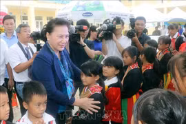 Chủ tịch Quốc hội thăm, làm việc tại huyện Hoành Bồ, Quảng Ninh