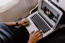 Cục Hàng không Việt Nam cấm mang Macbook Pro 15 inch lên máy bay