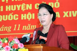 Chủ tịch Quốc hội tiếp xúc cử tri tại thành phố Cần Thơ