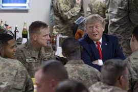 Tổng thống Trump bất ngờ tới thăm lính Mỹ tại Afghanistan