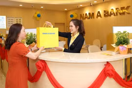 Hàng ngàn khách hàng gửi tiền trúng thưởng từ Nam A Bank