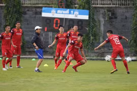 Phóng viên Siam Sport: “Thái Lan phải đề phòng Quang Hải và Văn Hậu”