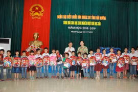 Báo Nhà báo và Công luận đồng hành cùng học sinh nghèo vượt khó tại Hải Dương