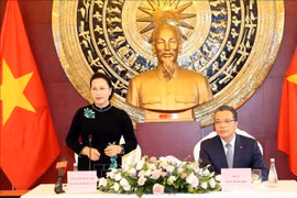 Chủ tịch Quốc hội thăm, làm việc với Đại sứ quán và gặp gỡ cộng đồng người Việt Nam tại Trung Quốc