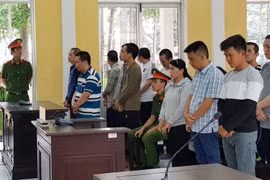 Sóc Trăng: Cựu đại úy Công an lĩnh 4 năm tù vì chở thuốc lá lậu