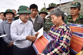 Phó Thủ tướng Trịnh Đình Dũng kiểm tra công tác ứng phó bão số 6 tại Bình Định