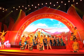 Sinh viên “cháy hết mình” tại đêm văn nghệ chào mừng Hội Báo toàn quốc 2019