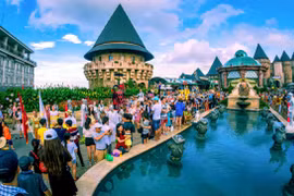 “Chạm tay” vào thế giới tại Sun World