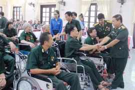 Dành hơn 332,5 tỷ đồng tặng quà cho người có công