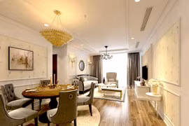 Tưng bừng ưu đãi nhân dịp 1 năm HPX niêm yết: Căn hộ mẫu Roman Plaza thu hút khách tham quan.