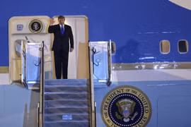 Tổng thống Donald Trump đã đến Hà Nội sẵn sàng cho Thượng đỉnh Mỹ - Triều