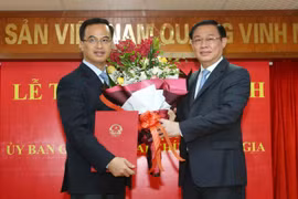 Trao Quyết định bổ nhiệm Phó Chủ tịch Ủy ban Giám sát tài chính quốc gia