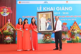 Phó Thủ tướng Trương Hòa Bình dự lễ khai giảng tại Trường Tiểu học Hoàng Hoa Thám