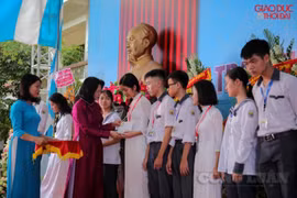 Phó Chủ tịch nước Đặng Thị Ngọc Thịnh dự khai giảng năm học tại Nam Định