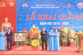 Đồng chí Nguyễn Văn Bình dự lễ khai giảng năm học 2019 – 2020 tại Phú Thọ