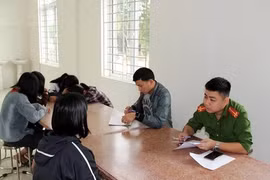 Vụ nữ sinh lớp 7 Nghệ An bị tát: Đuổi học 1 tuần đối với 4 học sinh