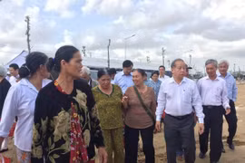 Chủ tịch tỉnh Thừa Thiên Huế tham quan nơi ở mới của các hộ bị giải tỏa