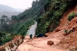 Ảnh hưởng bão số 5 nhiều nơi ở Quảng Nam bị ngập úng, sạt lở