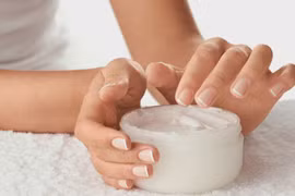 Bộ Y tế: Đình chỉ hàng loạt kem ngừa mụn chứa thành phần không được cấp phép