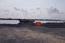 TP. HCM: Kỷ luật Phó Chánh văn phòng Quận 9 vì để vợ vi phạm trật tự xây dựng, đất đai
