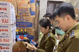 Thu giữ hơn 3.000 chai nước mắm giả, không có giá trị sử dụng