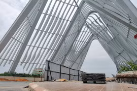 Nhếch nhác cổng chào tỉnh Quảng Ninh