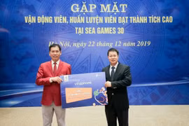 VinaPhone chính thức trao quà tặng cho các vận động viên giành huy chương tại SEA Games 30