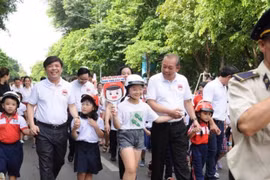 Cùng nhau hành động, kêu gọi mọi người đội mũ bảo hiểm cho trẻ em