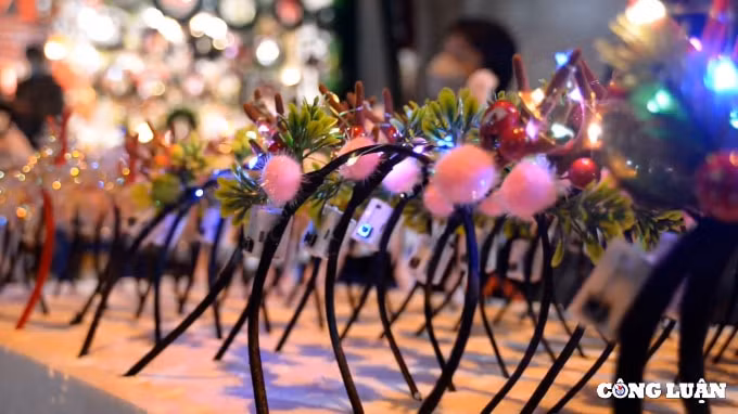 nguoi dan ha noi hao huc len nha tho lon pho hang ma choi noel som hinh 13