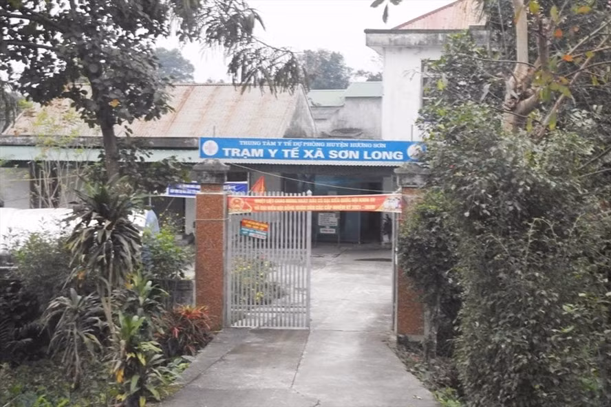 bat qua tang can bo tu phap xa va truong tram y te danh bac hinh 1