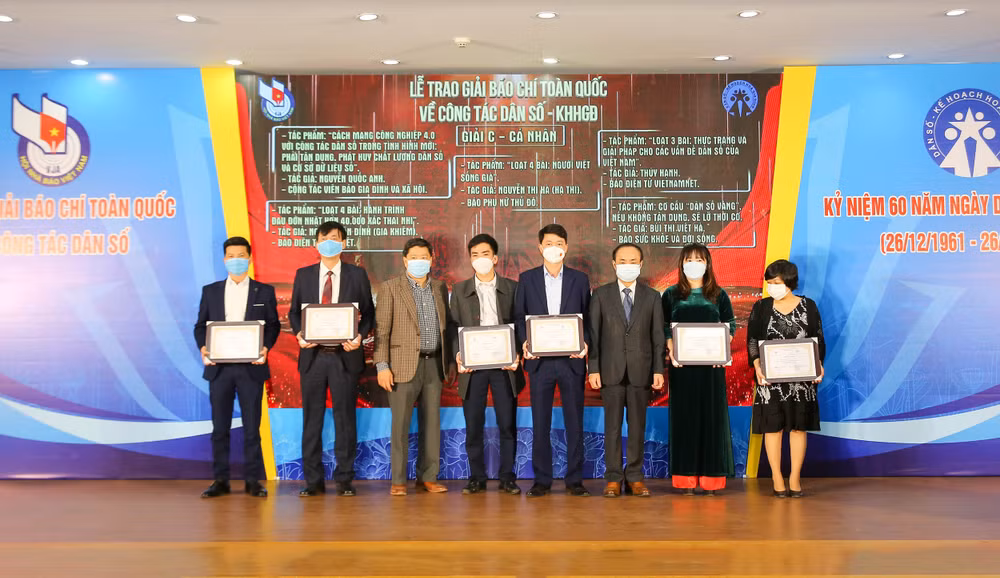trao giai bao chi toan quoc ve cong tac dan so hinh 6