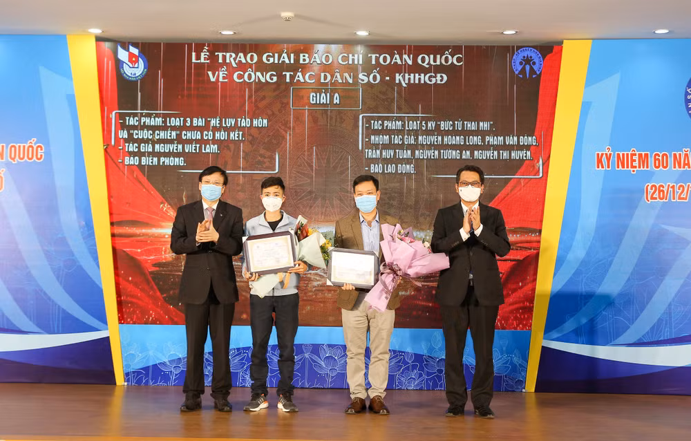 trao giai bao chi toan quoc ve cong tac dan so hinh 4