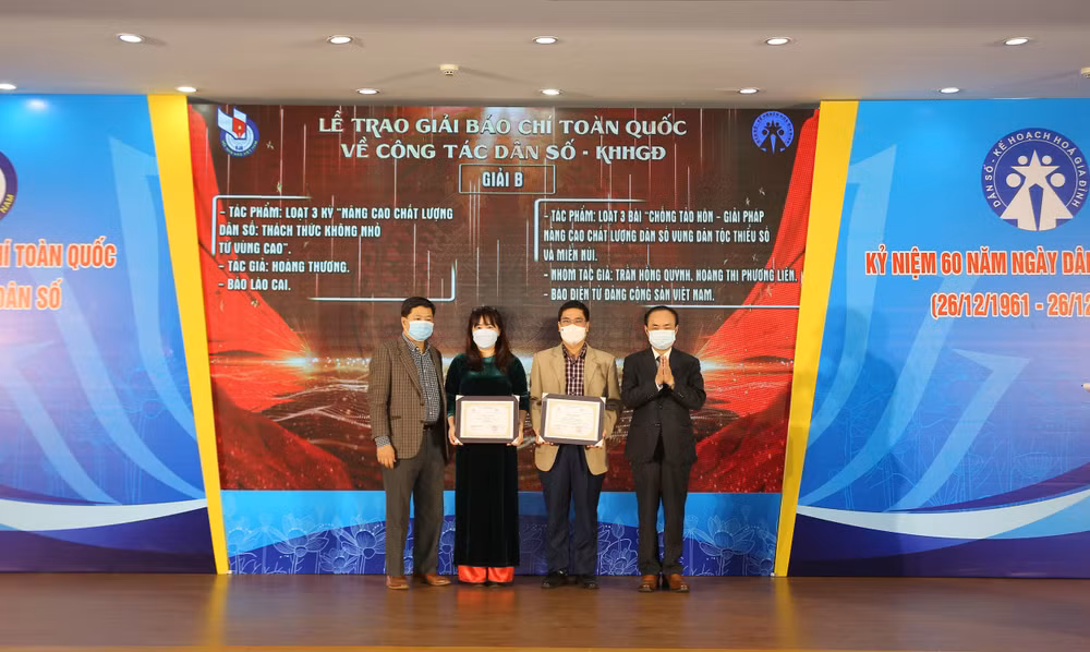 moi tac pham ve cong tac dan so deu tham dam tinh than trach nhiem tinh nhan van cao ca hinh 2
