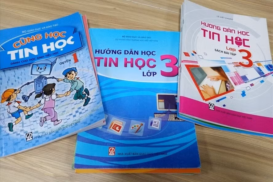 Việc tăng giá sách giáo khoa mà không đưa ra các giải thích thỏa đáng đã vấp phải luồng ý kiến không đồng tình của người dân.Ảnh minh họa.