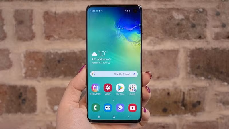 Ứng dụng bảo mật McAfee tích hợp sẵn trên Galaxy S10&nbsp;và&nbsp;S10+.