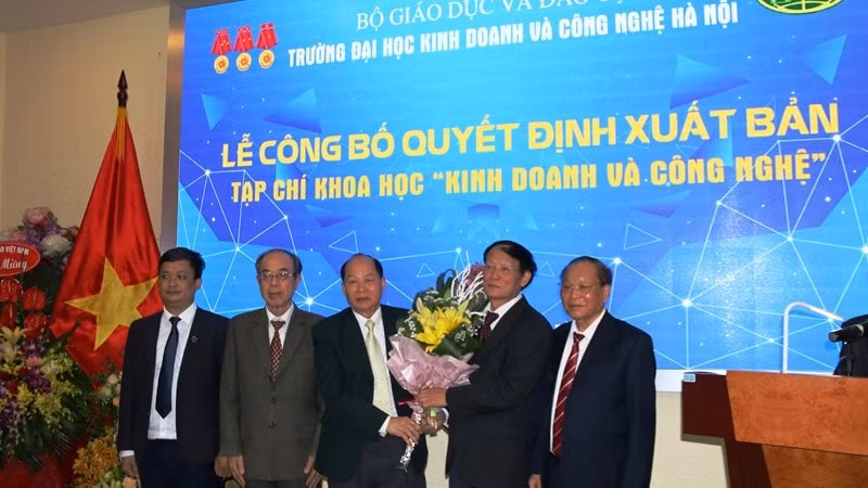 Ra mắt Ban Biên tập Tạp chí Kinh doanh và Công nghệ. Ảnh: TCTC