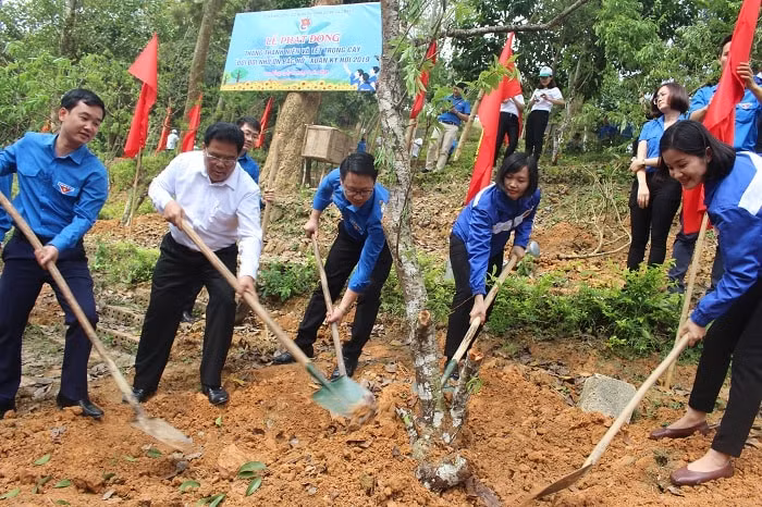 Với chủ đề “Tình nguyện vì cộng đồng”, Tháng Thanh niên năm nay được phát động gắn với Tết trồng cây “Đời đời nhớ ơn Bác Hồ” Xuân Kỷ Hợi năm 2019