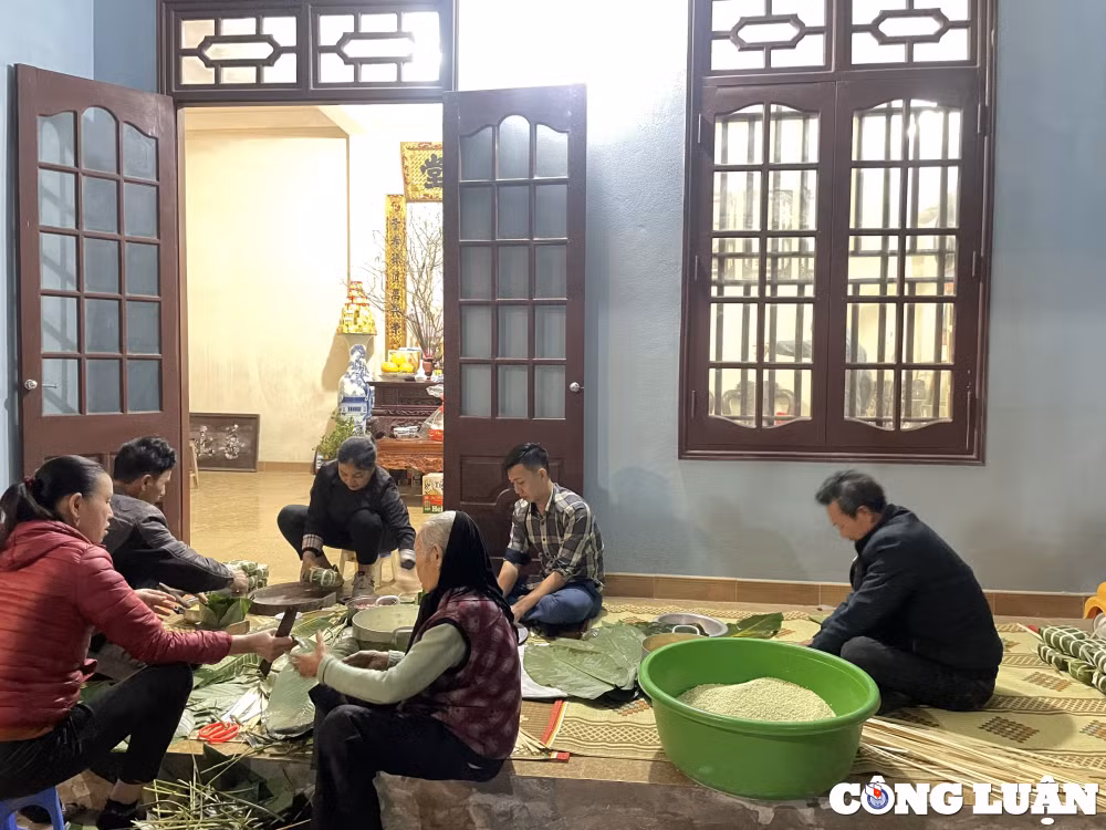 doc dao truyen thong an tet lai cua nguoi dan bien sam son hinh 1