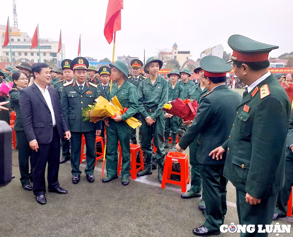 thanh nien nghe an hang hai len duong nhap ngu hinh 1