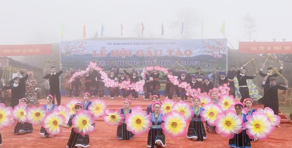 tung bung le hoi gau tao o lai chau hinh 1