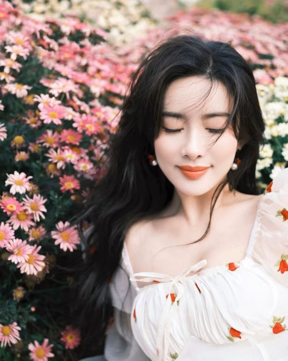 manh tu nghia nang mai sieu phong xinh dep trong tan anh hung xa dieu hinh 2