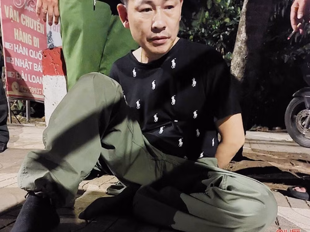 bat doi tuong van chuyen ma tuy thu giu nhieu hang nong hinh 1