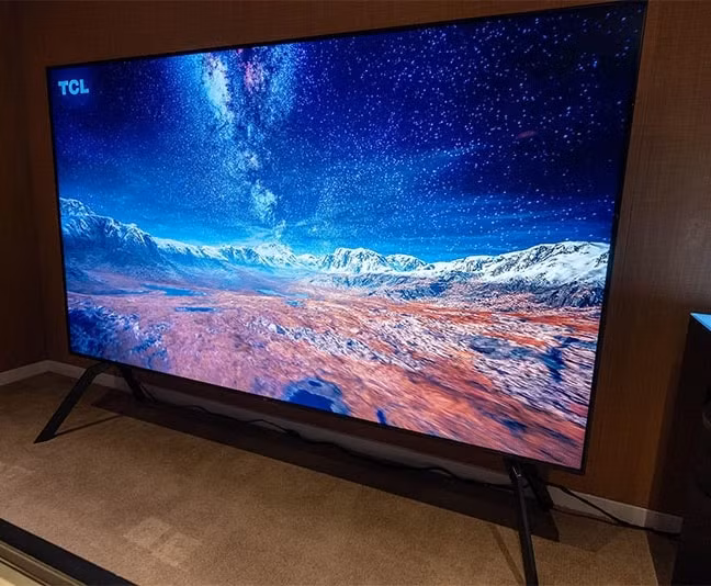can canh tv tcl qm891g hinh 3