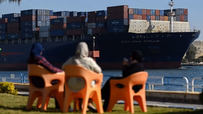 phi van chuyen hang hoa tu chau a di chau au qua bien do kenh suez tang 300 hinh 1
