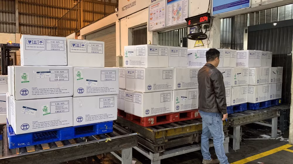 vietnam airlines ho tro van chuyen mien phi vac xin hinh 2